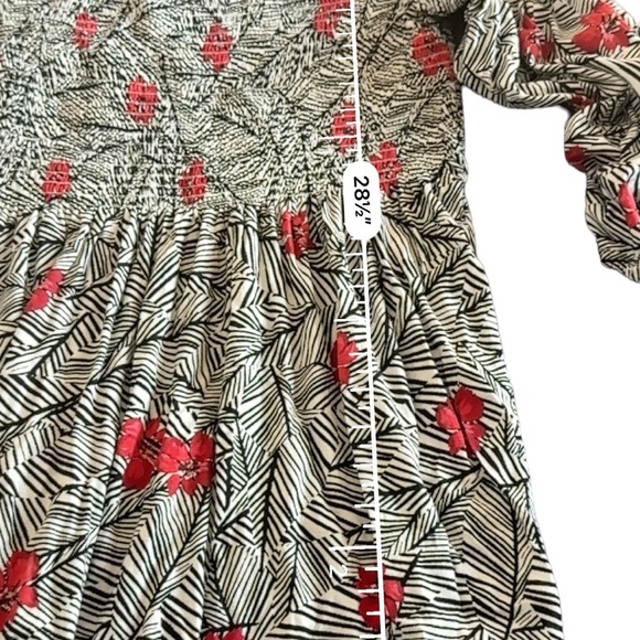 J. Jill Women's Floral Smocked Stretchy Boho Red Black Tunic Top Size Medium - Picture 5 of 8